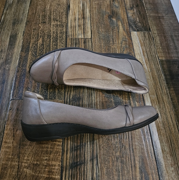 Life Stride Impact Women's Taupe Slip-On Flats. Size‎ 9 - Picture 2 of 11
